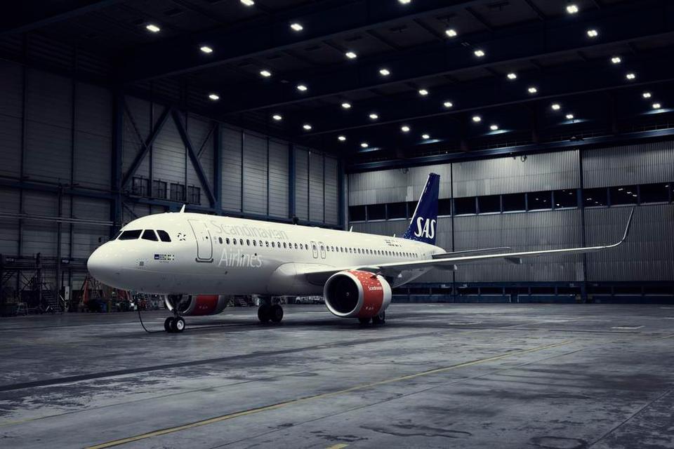 SAS-flyet hviler sig i hangaren. Nu er det indsat på ruten mellem København og Stockholm. Foto: SAS 