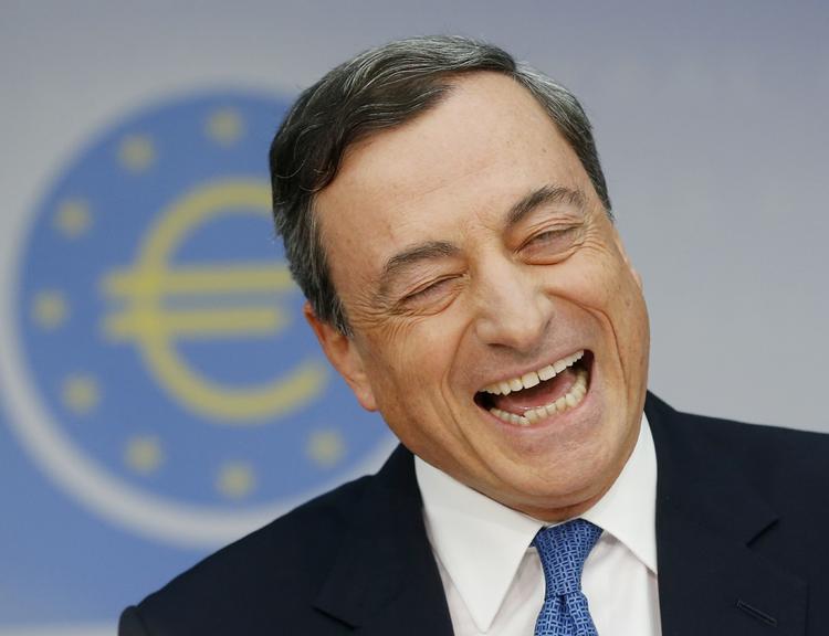 OPTIMIST. En glad Mario Draghi tror på lys økonomisk fremtid i EU. 