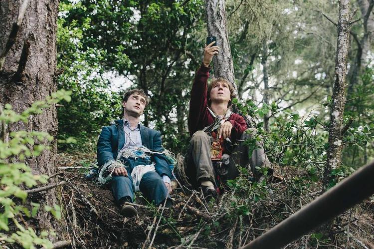 Makkerpar. I 'Swiss Army Man' indleder hovedrollen (Paul Dano) et venskab med en død mand (Daniel Radcliffe).