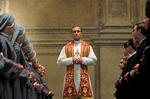Amerikanerpave. Jude Law spiller ung, amerikanske pave i Paolo Sorrentinos tv-serie ’The Young Pope’. 