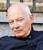 Skarp. Gudbergur Bergsson er en af Islands to nominerede til Nordisk Råds Litteraturpris med sin humoristiske og spiddende beretning om livet på et isoleret islandsk landsted fra 1930'erne og fremt il i dag. PR-foto: Guðni þorbjörnsson 