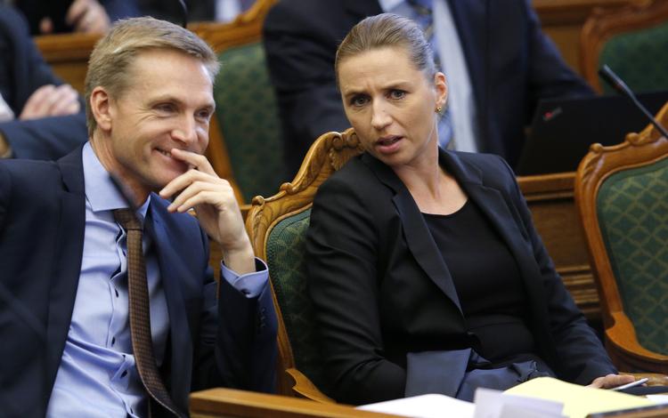 PAR. Ved Folketingets åbningsdebat viste Kristian Thulesen Dahl og Socialdemokraternes Mette Frederiksen også varme følelser for hinanden. Arkivfoto: Jens Dresling 