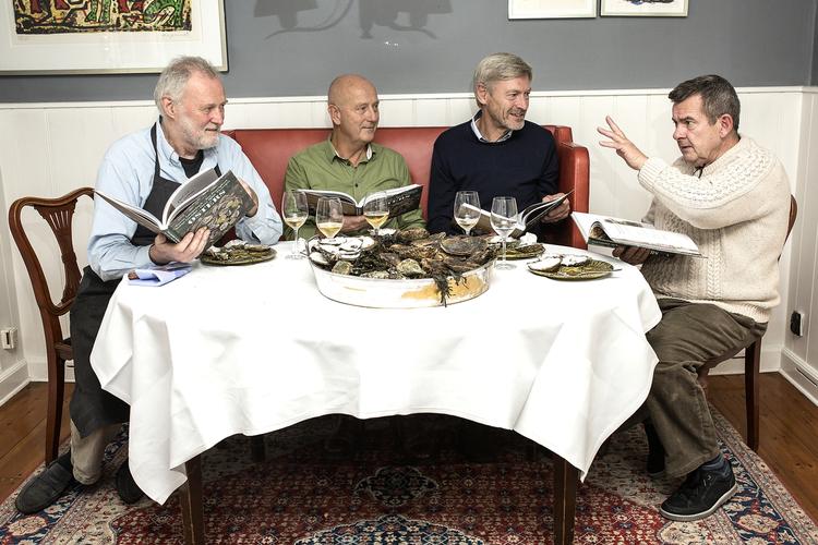 Erfarne. Det er de fire mesterkokke, Erwin Lauterbach, Jan Hurtigkarl, Hans Beck Thomsen og Søren Gericke, der står bag den nye bog om østers. 