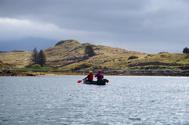 KANOTUR.  Killary-fjorden er et yndet mål for kano- og kajak-folket. Foto: Morten Langkilde 