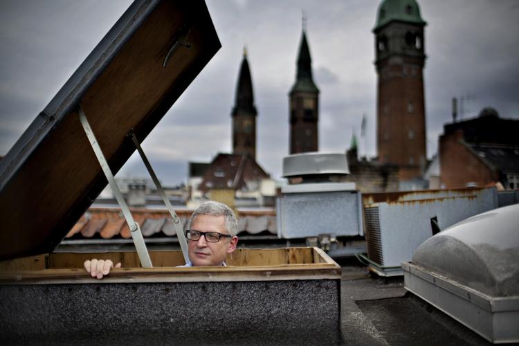 ROSE. Først var han en helt. Så var han det ikke. Jyllands-Postens daværende kulturredaktør, manden bag Muhammed-tegningerne, er ikke længere elsket i sin egen rede. Arkivfoto: Martin Lehmann 