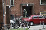 TÅREGAS. Tidligere på dagen måtte politiet bruge tåregas til at tvinge 24-årig mand ud af sin lejlighed i Aarhus Vest. Manden blev anholdt og sidder i øjeblikket på Politigården i Aarhus. I mellemtiden undersøger politi og bomberyddere mandens lejlighed og en »mistænkelig genstand« i kælderen. 