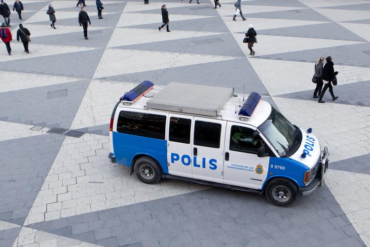 Krimi. Det var i udkanten af Stockholm, at det opsigtsvækkende røveri, der indbefattede en stjålen helikopter, blev udført. Rettighederne til en bog om den sag, er nu blevet solgt. Arkivfoto: Finn Frandsen 