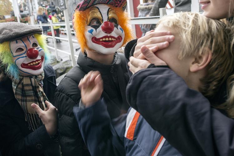 MASKEPI. For nogle børn er al maskering skræmmende, men medieomtalen af skræmmende klovne har fået børnene til at frygte netop klovnene, lyder en melding fra Børnetelefonen. 