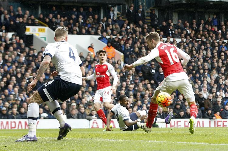 EMNE. Aaron Ramsey, der her scorer med hælen i forårets opgør på White Hart Lane, er atter klar for Arsenal og kan få spilletid i aften mod Ludogorets. 