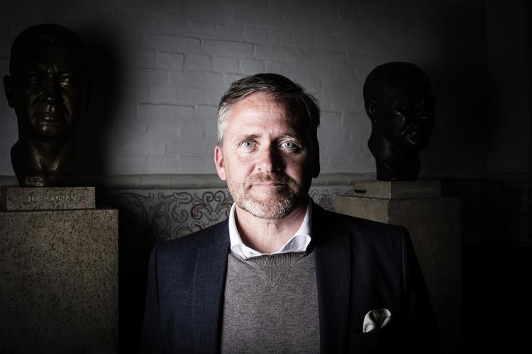 Stålsat. Anders Samuelsen fastholder, at han vil vælte regeringen, hvis ikke der er gennemført topskattelettelser inden 1. januar. 