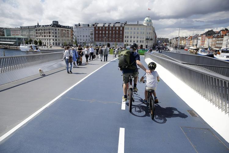 AFLASTNING. Inderhavnsbroen har taget spidsen af den meget tætte cykeltrafik, der går over Knippelsbro. 