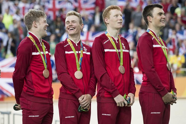 Lasse Norman, Niklas Larsen, Frederik Rodenberg og Casper Folsach med OL-medaljer i Rio - nu brillerer tre af dem i Ballerup. 