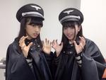 Grr. Medlemmer af gruppen Keyakizaka46 fremviser kostumerne, som fik folk på sociale medier til at rase. 