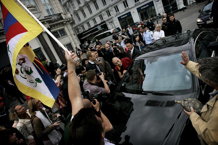 Afhøringer. Torsdag morgen begynder Tibetkommissionen sine første afhøringer. De første vidner er tre vicepolitikommissærer. 