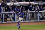 Tidligt. Cubs' Dexter Fowler jubler over et home run i begyndelsen af kampen. 