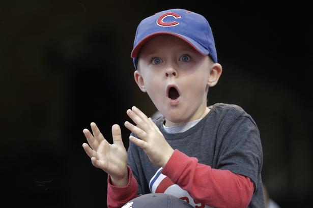 Chok. Kvinder og mænd, voksne og børn - alle i Chicago (bortset fra dem, der holder med byens andet hold, White Sox) er i ekstase over Cubs' mesterskab. 