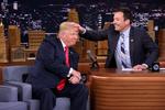 Jimmy Fallon joker med Donald Trump under en optagelse af 'The Tonight Show' i 2016. 