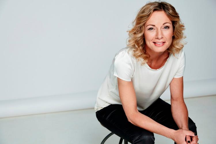 Skarp. Lotte Kaa Andersen både føler med og ironiserer over sine karakterer fra det velhavende Nordsjælland. PR-foto: Ditte Capion 