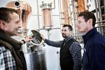 Vodkateam. Bag Lammefjordens Destilleri står tre venner, der selv kommer fra området ved Lammefjorden: idémanden Kasper Jacobsen, vvs-manden Jens Læssøe og landmanden Aage Lohmann. Hovedingrediensen er kartofler fra Lammefjorden, der ikke er pæne nok til at ryge på middagsbordet, men optimale at lave vodka af. 