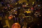 TRAFIKUHELD. Demonstranter protesterer over farlige forhold for cyklister i London. Billedet er fra en lignende demonstration sidste år, organiseret af gruppen 'Stop Killing Cyclists'. 