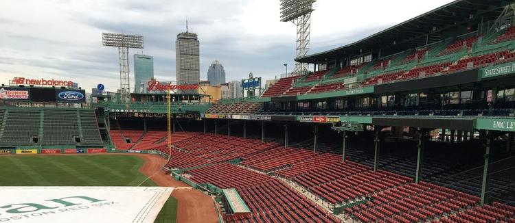 IKON. Den første kamp på Fenway Park blev spillet i 1912, hvor Red Sox vandt 7-6 over Highlanders. 