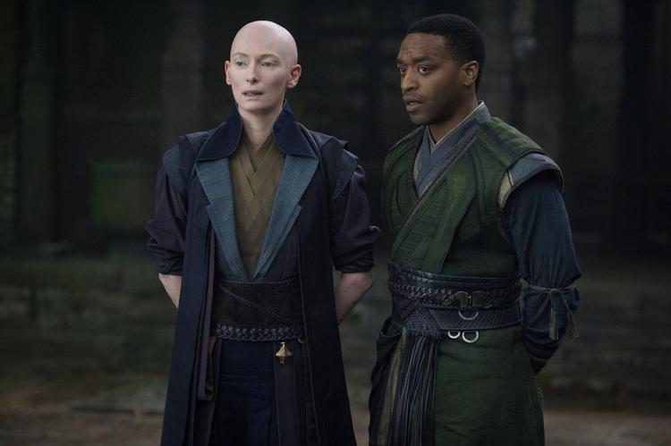 'Hvidvaskning'. Marvel modtager endnu engang kritik for valget af hvide, kvindelige Tilda Swinton i rollen som en asiatisk, mandlig munk i superheltefilmen 'Dr. Strange'. 