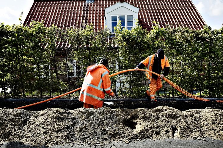 Det kræver ifølge formanden for Radius Elnet A/S, Knud Pedersen, et stort overskud, hvis man vil foretage store investeringer, som det bl.a. har været at grave elledninger ned i jorden. Arkivfoto: Christian Klindt Sølbeck 