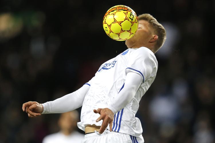 Kontrol. Intet kan få Andreas Cornelius ud af kurs i øjeblikket. 