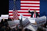 Trump. Donald Trump har allerede forandret USA, men hvordan? Det kan Politikens skribenter hjælpe dig med at få svaret på. 
