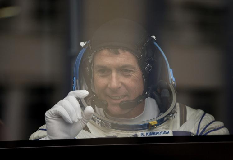 Stemmeberettiget. Astronauten Shane Kimbrough er den anden amerikaner nogensinde, der har stemt til et amerikansk valg fra rummet. Han ankom til Den Internationale Rumstation ISS i midten af oktober og hjemvender til Jorden - og en ny præsident - i februar. 