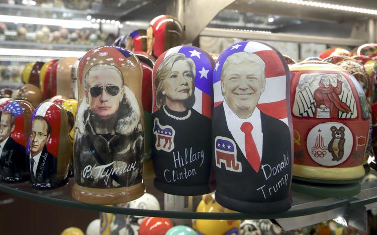 Butik i Moskva sælger traditionelle russiske Matrjosjka-dukker forestillende bl.a. Vladimir Putin, Hillary Clinton og Donald Trump. 