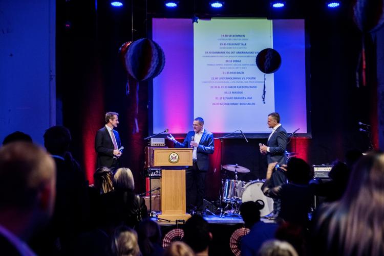 VALGFEST. International redaktør Michael Jarlner gjorde status over den amerikanske valgkamp med ambassadør Rufus Gifford og udenrigsminister Kristian Jensen til Politikens store valgfest i Pressen. 