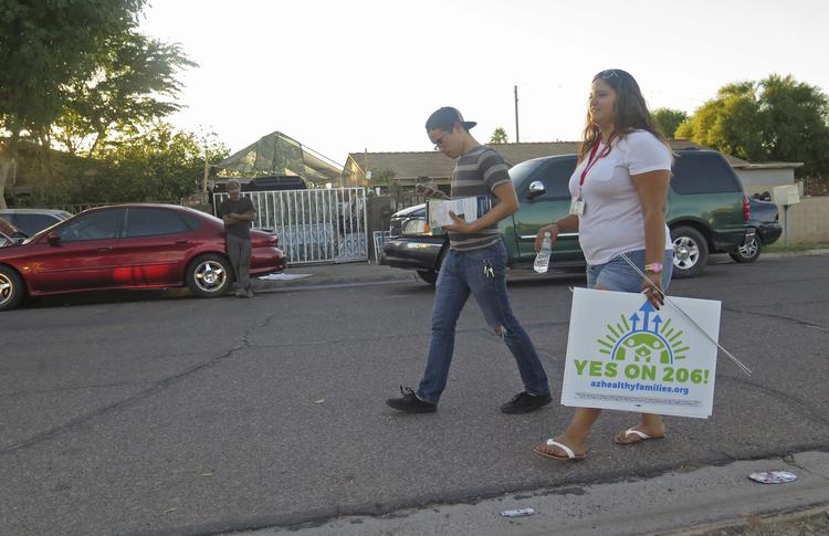 EN LEVEDYGTIG LØN. Tilhængere af et lønløft til de lavestlønnede førte kampagne i bl.a. Arizona. 