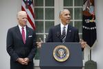 afgående. Barack Obama kommenterer valgresultatet med vicepræsident Joe Biden ved sin side. 