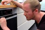 skarp. En sikker hånd og et skævt smil. Sune løb af med sejren, blandt andet fordi han havde iskoldt tjek, da han satte makronerne i ovnen. 
