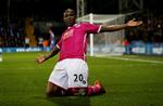 RUNDTUR. Benik Afobe er efter en lang omvej blevet Premier League-spiller. Men han er ikke i startopstillingen. 