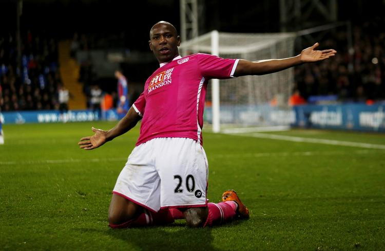 RUNDTUR. Benik Afobe er efter en lang omvej blevet Premier League-spiller. Men han er ikke i startopstillingen. 