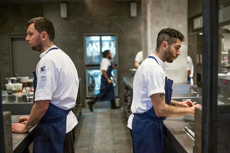 Tamt. 108 har ikke skruet helt op for smagsforstærkerne. Til gengæld er maden pyntet i en grad, at det bliver for meget. 