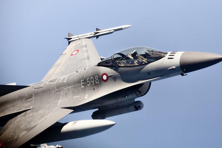 bombetogt. Danske F16-krigsfly har deltaget i kampen om den irakiske by Mosul, og nu bomber flyene også IS' hovedby i Syrien, Raqqa. 
