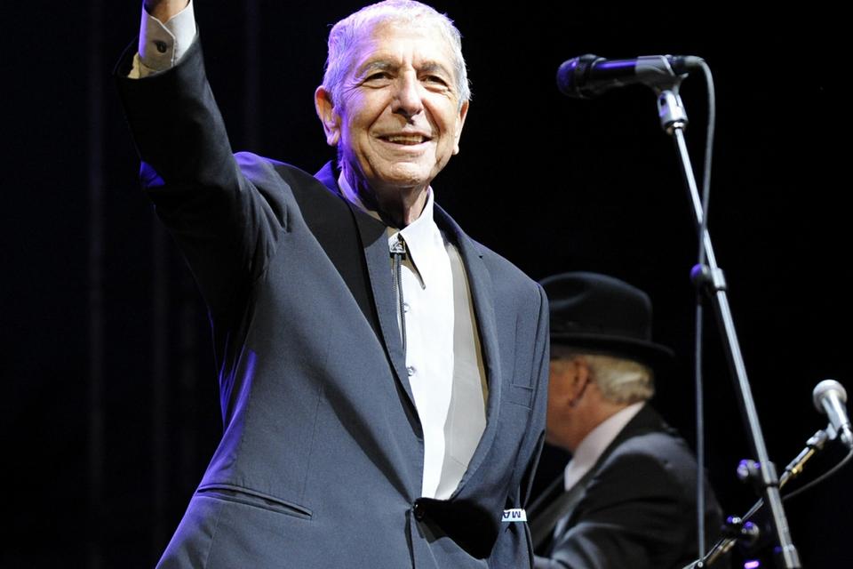 Hilsen til publikum 17. april 2009, hvor Leonard Cohen optrådte på Coachella Valley Music &amp; Arts Festival i Indio, Californien. 