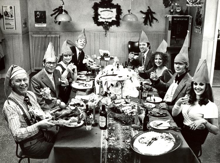 Klassiker. I den oprindelige indspilning optræder bl.a. Preben Kaas, Lisbet Dahl, Jørgen Ryg, Kirsten Norholt, Jesper Langberg, Dick Kaysø og Judy Gringer. 