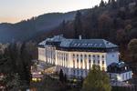 HELBREDENDE. Kurstedet Jachymov er kendt for sin radon-behandling. En høj forekomst af sølv, uran, nikkel, vismut og kobolt i undergrunden siges at have helbredende virkning for især knogle- og muskelsygdomme. 