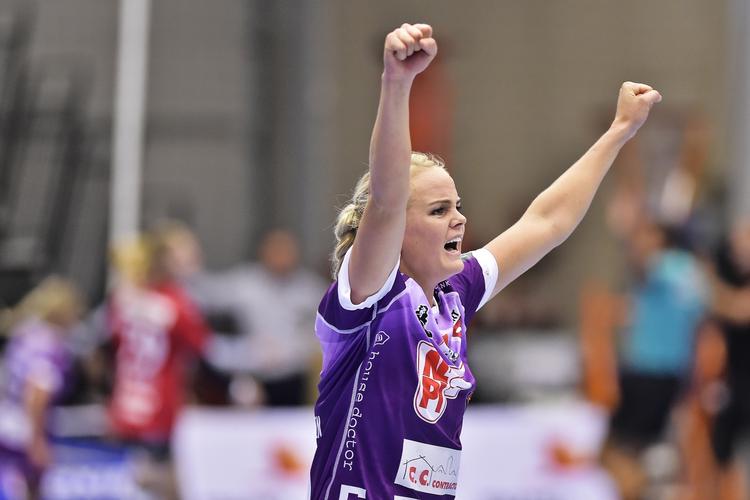 STYRKE. Stine Jørgensen spillede lørdag eftermiddag en flot kamp og blev sit holds topscorer med 8 træffere. 