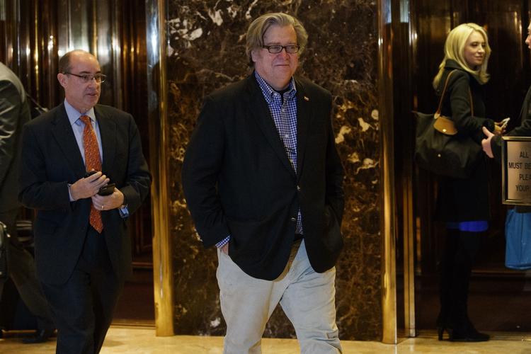 Casual. Den altid afslappet klædte Stephen Bannon bliver en af de mest magtfulde skikkelser i den kommende Trump-regering 