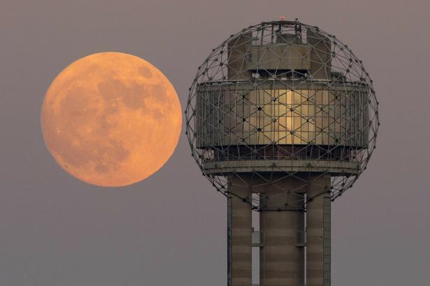Reunion Tower, Dallas - og så månen. 