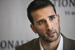 utroligt. Nationalpartiets formand, Kashif Ahmad, troede ikke sine egne øjne, da han fandt ud af, at over 20.000 vælgererklæringer er blevet erklæret ugyldige. 