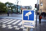 SIKKERHED. Skilte på Christianshavn fortæller nu de mennesker, der færdes i kvarteret rundt om Christiania, at området overvåges. 