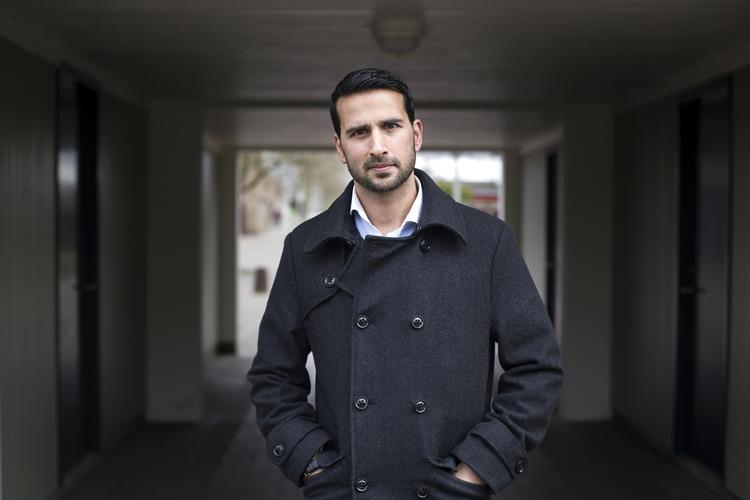 vred. Nationalpartiets formand, Kashif Ahmad, er vred over, at Social- og Indenrigsministeriet har kasseret flere end 20.000 vælgeerklæringer. 