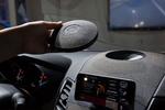 AUTO. Samsung har købt Harman for at fodfæste, når det gælder innovativt udstyr til underholdning og internet i bilen. Et eksempel er Voyager-systemet (bill.), som Harman introducerede tidligere i år. Den er en Bluetooth-højttaler, der både kan bruges i bilen, men også kan tages ud og bruges udenfor (Foto: Harman). 