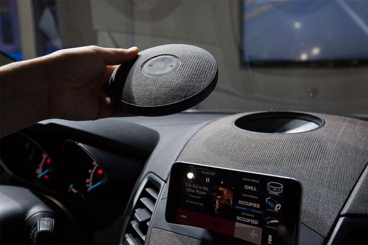 AUTO. Samsung har købt Harman for at fodfæste, når det gælder innovativt udstyr til underholdning og internet i bilen. Et eksempel er Voyager-systemet (bill.), som Harman introducerede tidligere i år. Den er en Bluetooth-højttaler, der både kan bruges i bilen, men også kan tages ud og bruges udenfor (Foto: Harman). 